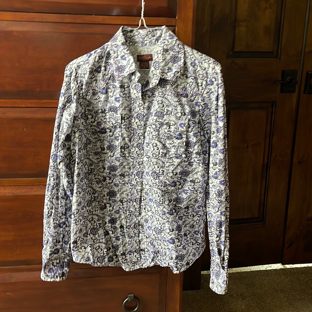 Ladies, western pearl snap blouse fitted. Life style size medium Purple paisley